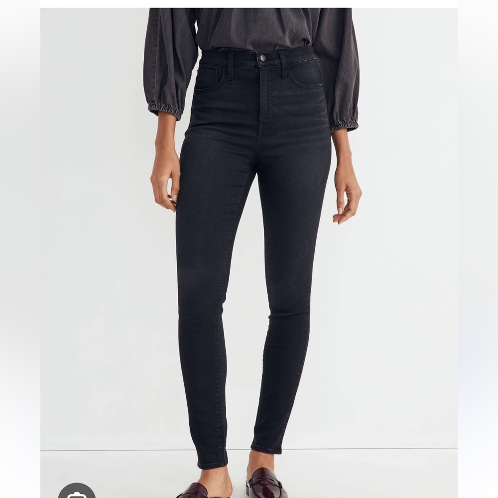 Madewell 11” high rise roadtripper in black
Size 27